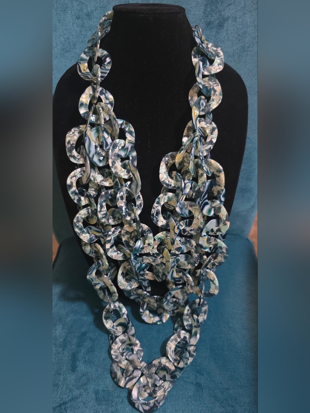 Sassy Jones Multi-Strand Resin Link Necklace in Green And Cream Pattern